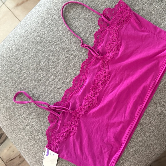 SKIMS Vibrant Pink Lace Bandeau - Picture 2 of 5